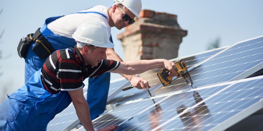 benefits of rooftop solar include solar install jobs